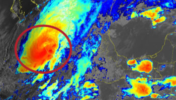 Huracán Lidia impacta en Tomatlán; AMLO llama a buscar refugio