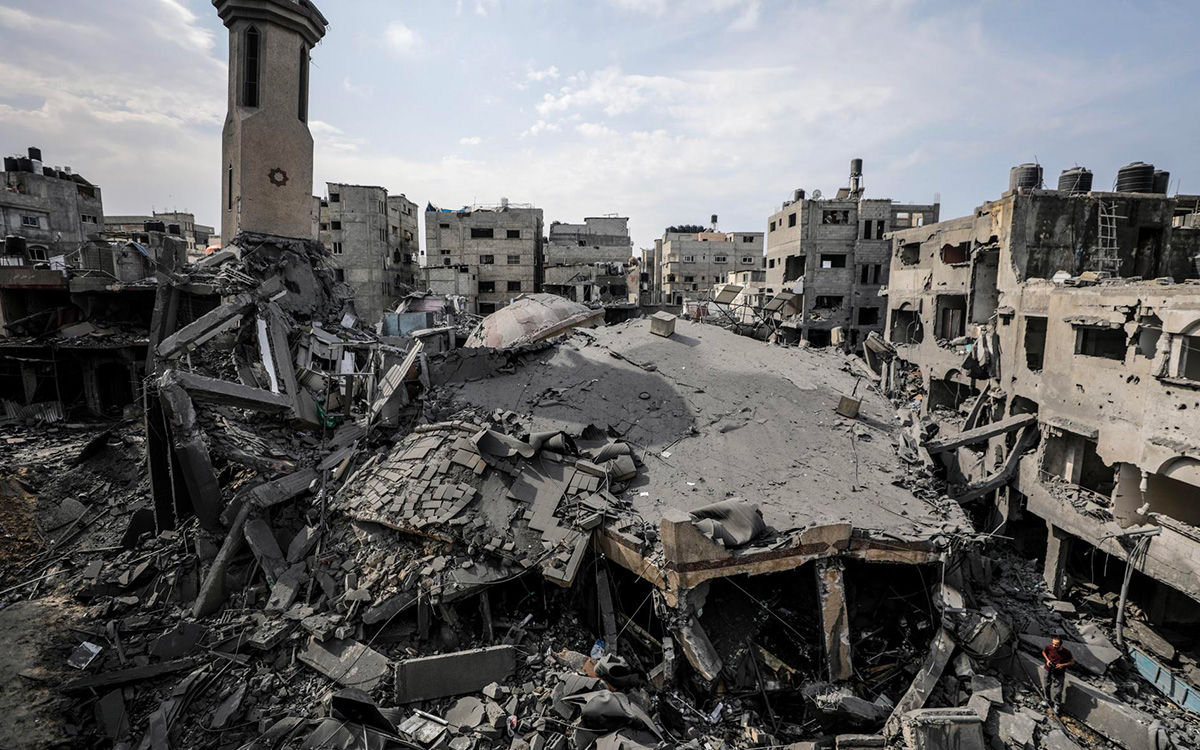 More than 800 people were killed in Israel and 560 in the Gaza Strip.
