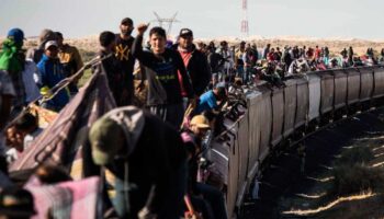 Captan a ‘La Bestia’ llevando migrantes mientras Garduño presume operativo