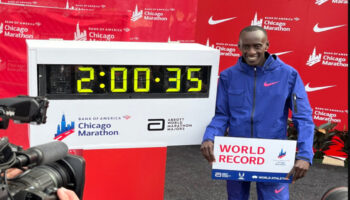 Pulveriza Kelvin Kiptum el récord del mundo en el Maratón de Chicago | Video