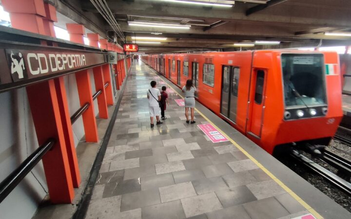 Dos personas se arrojan a las vías del Metro en la CDMX