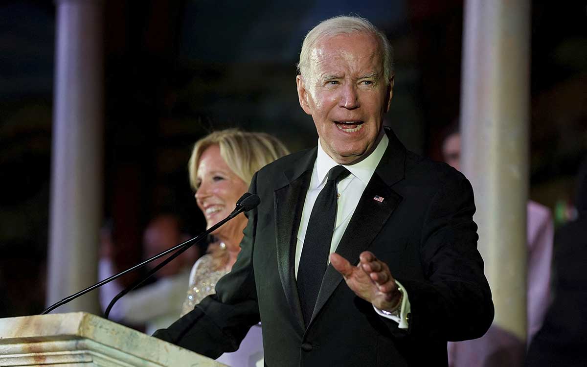 Una mujer interrumpe a Biden con gritos en defensa de Gaza durante un acto