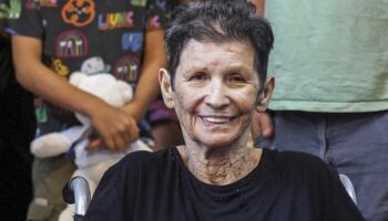 Rehén de 85 años liberada por Hamás: 'Me metieron en Gaza en moto y me lastimaron'