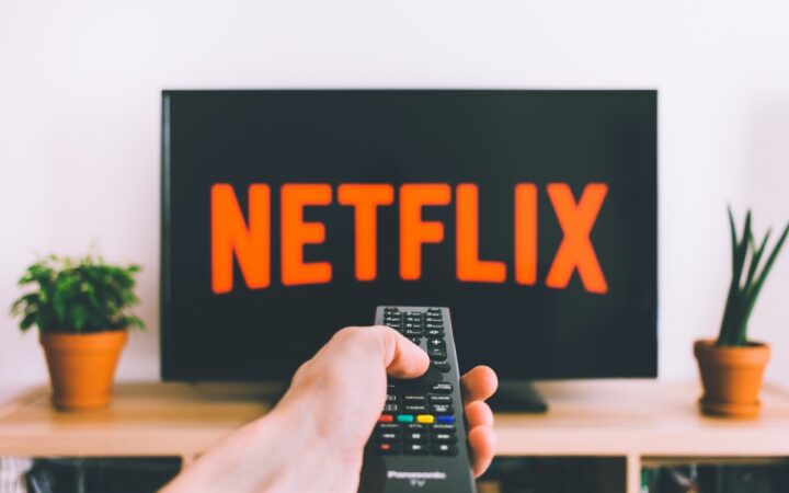 Netflix podría subir precios ante cambios de políticas
