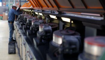 México revisará presuntas violaciones de derechos laborales en planta de Teklas Automotive