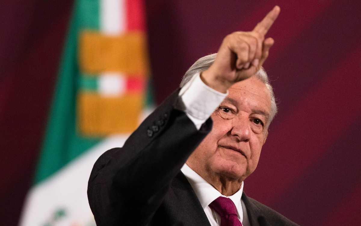 INE niega suspender mañaneras de AMLO; le pide que respete la ley