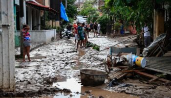 Suman cinco muertos por el paso de Lidia y Max en México