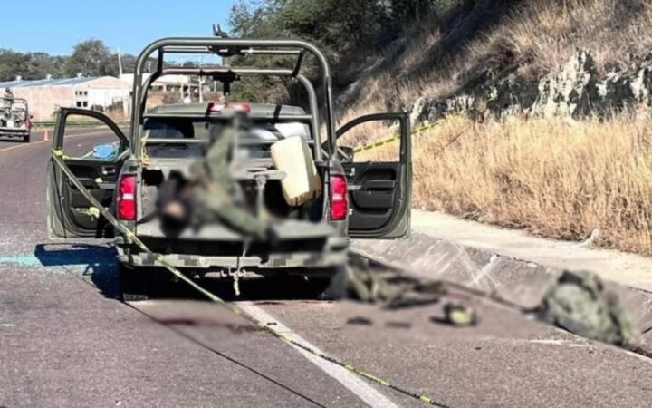 Sicarios emboscan a militares y matan a 3: usaron blindados en el ataque | Video Sicarios emboscan a militares y matan a 3: usaron blindados en el ataque | Video