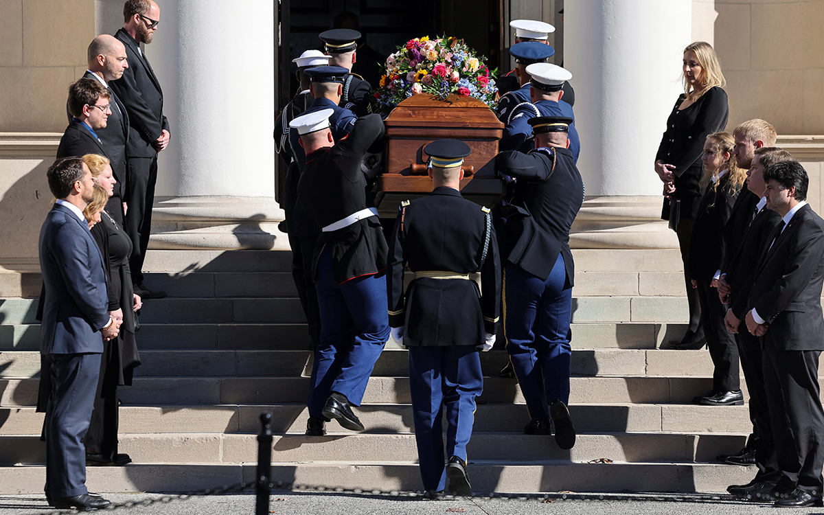 Jimmy Carter asiste al funeral de su esposa a sus 99 años y delicado de