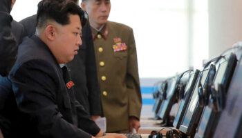 Kim Jong Un amenaza con llevar a cabo un ataque nuclear en caso de 'provocación' con 'armas atómicas'