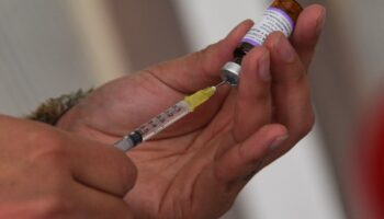 Cofepris aplaza autorización a vacunas covid de Moderna y Pfizer