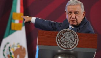 AMLO acusa de 'hipocresía' y 'doble discurso' a SCJN por no entregar fideicomisos a damnificados en Guerrero