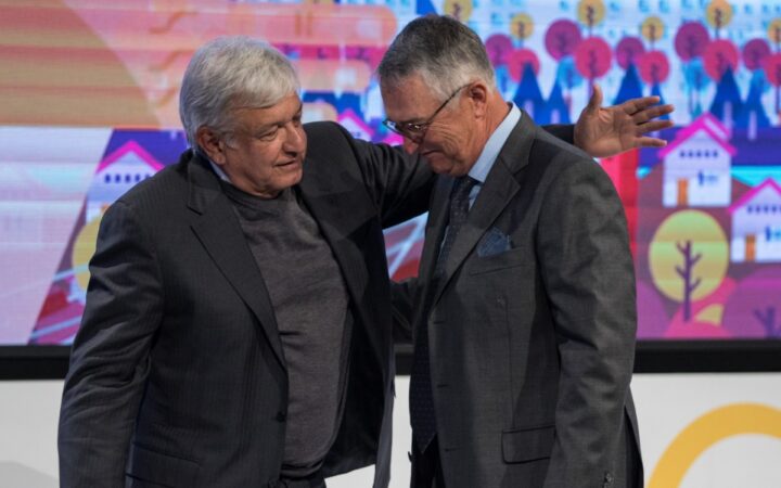 AMLO aclara que no tiene 'pleito' con Ricardo Salinas Pliego AMLO aclara que no tiene 'pleito' con Ricardo Salinas Pliego