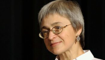 Policía condenado por asesinato de Anna Politkóvskaya fue liberado para combatir en Ucrania