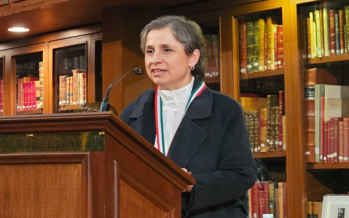 Reconocen a Carmen Aristegui por su contribución a la generación de contenidos informativos