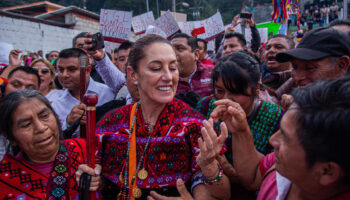 Sheinbaum se compromete a poner a mujeres indígenas en el 'centro' de políticas públicas