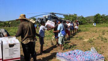 Damnificados por 'Otis' en  Cacahuatepec aseguran que las despensas 'no alcanzan' para todos