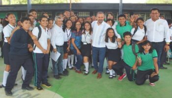 Vuelve a clases el 17% de escuelas en Acapulco tras 'Otis'