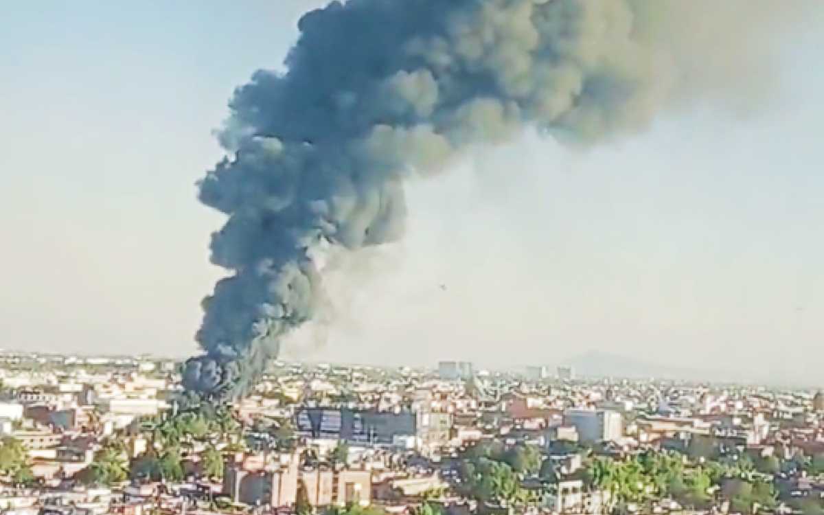 Incendio consume bodega en el Centro de la Ciudad de México