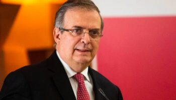 Ebrard definirá su futuro político el lunes