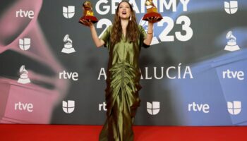 Latin Grammy 2023 | Natalia Lafourcade gana premio a 'Mejor grabación del año' con 'De todas las flores'