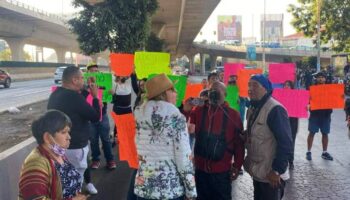 Bloquean Periférico para exigir justicia por dos personas atropelladas por policías en Naucalpan