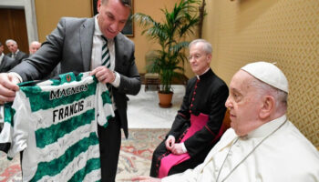 Papa recibe, pese a sus problemas de salud, al Celtic Glasgow | Tuit