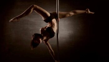Mujer fallece tras caer durante rutina de pole dance