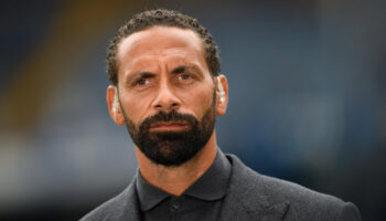 Condenan a aficionado por abuso racional a Rio Ferdinand | Video