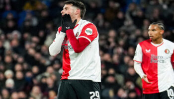 Santiago Giménez y Feyenoord viven pesadilla en Rotterdam