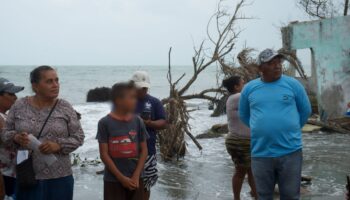 Lluvias interrumpen clases y provocan inundaciones en Tabasco: Periodista | Video