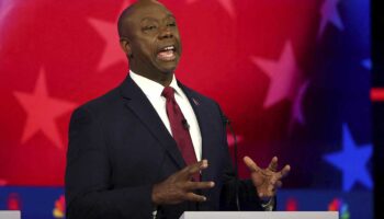 El senador republicano Tim Scott abandona la carrera a la Casa Blanca