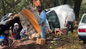 Video | Roban víveres donados para Acapulco tras volcadura de camioneta