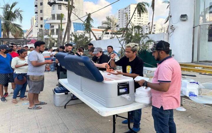 World Central Kitchen lleva alimentos calientes para personas damnificadas en Acapulco