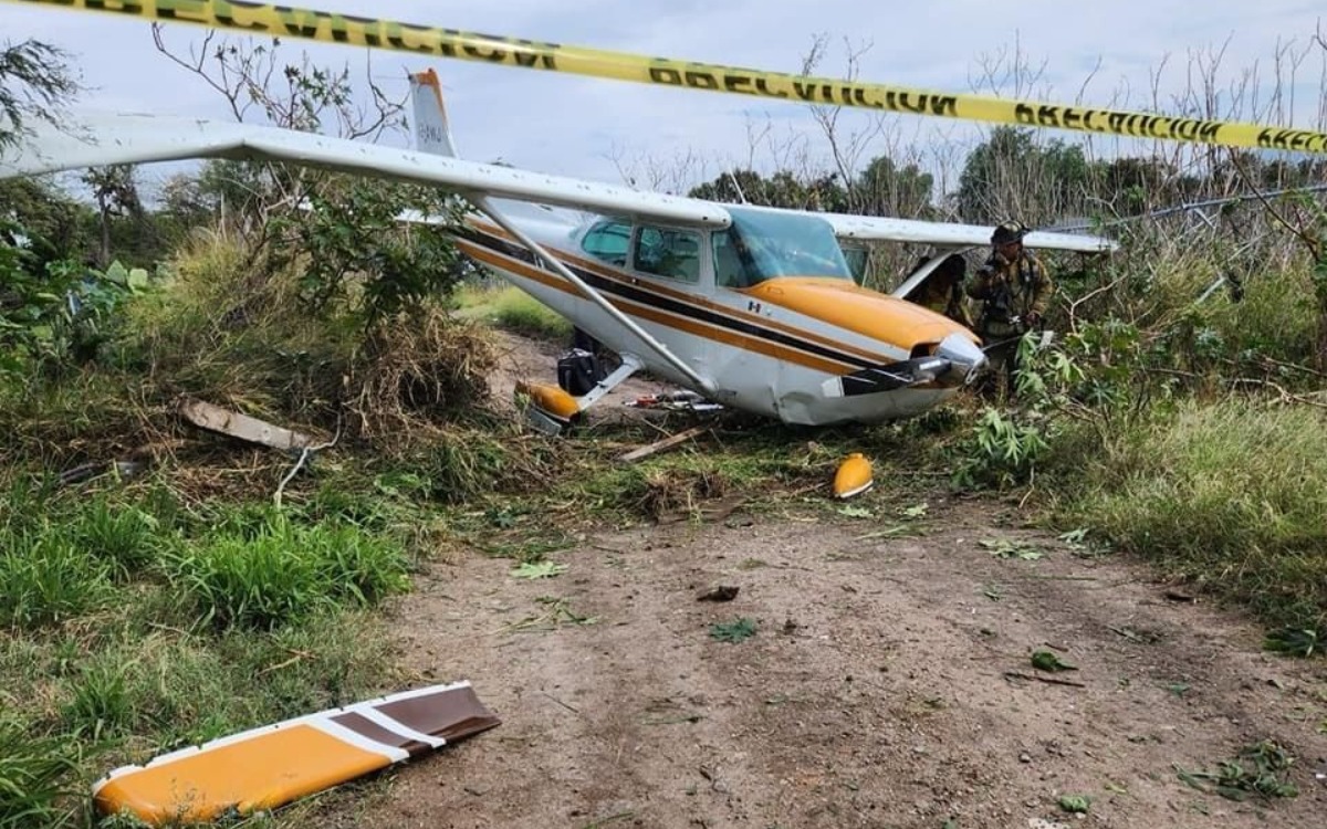 Avioneta aterriza de emergencia en Querétaro