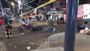Auto embiste a dos motos en Azcapotzalco y muere joven de 19 años