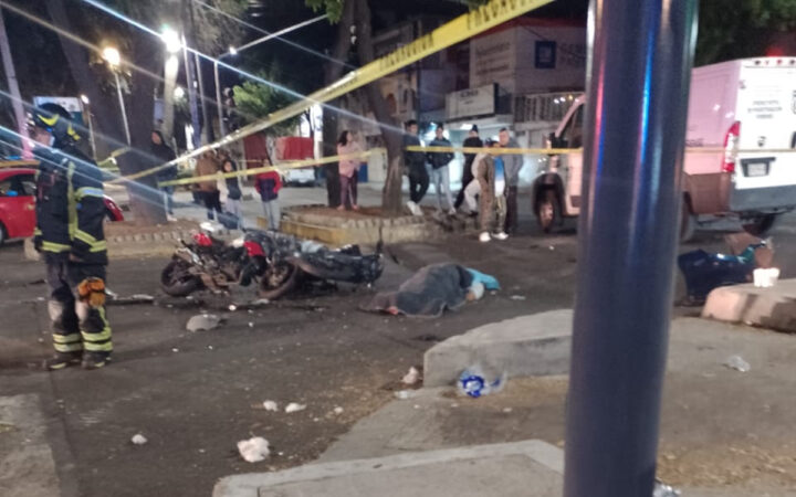 Auto embiste a dos motos en Azcapotzalco y muere joven de 19 años