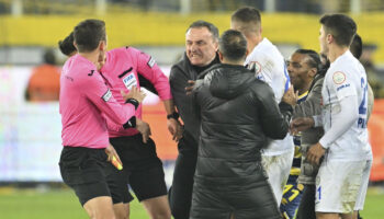 Para la Superliga de Turquía por agresión al árbitro | Video