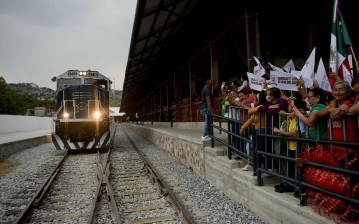 AMLO inaugura primer viaje del Tren Interoceánico