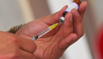 Cofepris aprueba venta de vacunas antiCovid de Pfizer y Moderna
