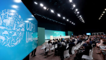 COP28 | 117 países acuerdan triplicar energías renovables y reducir combustibles fósiles