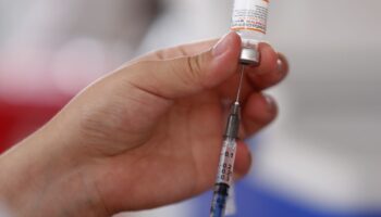 Inicia venta de vacuna contra Covid-19 en farmacias de México | ¿Dónde comprarla?