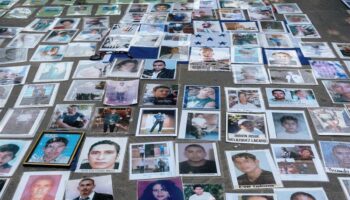 Aristegui en Vivo: Renuncian funcionarios al INE; familias de desaparecidos rechazan censo; Texas promulga ley anti-migrantes y más