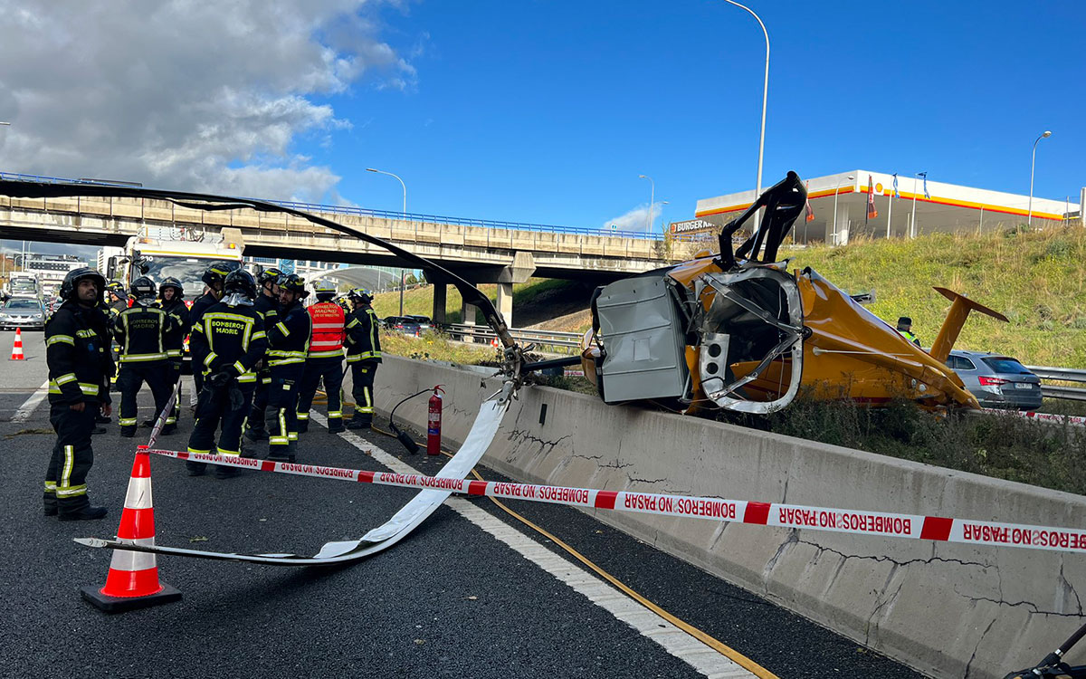 Colapsa helicóptero en una autopista de Madrid | Video