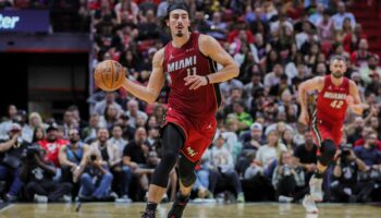 NBA: Mexicano Jaime Jáquez Jr. salva la Navidad del Heat de Miami | Video