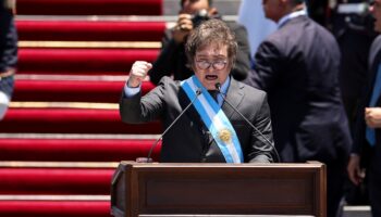 Javier Milei asume la presidencia de Argentina con promesa de 'profundo' ajuste económico