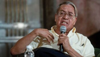 Reportan delicado estado de salud del escritor José Agustín; 'pronóstico aún es reservado', asegura su hijo