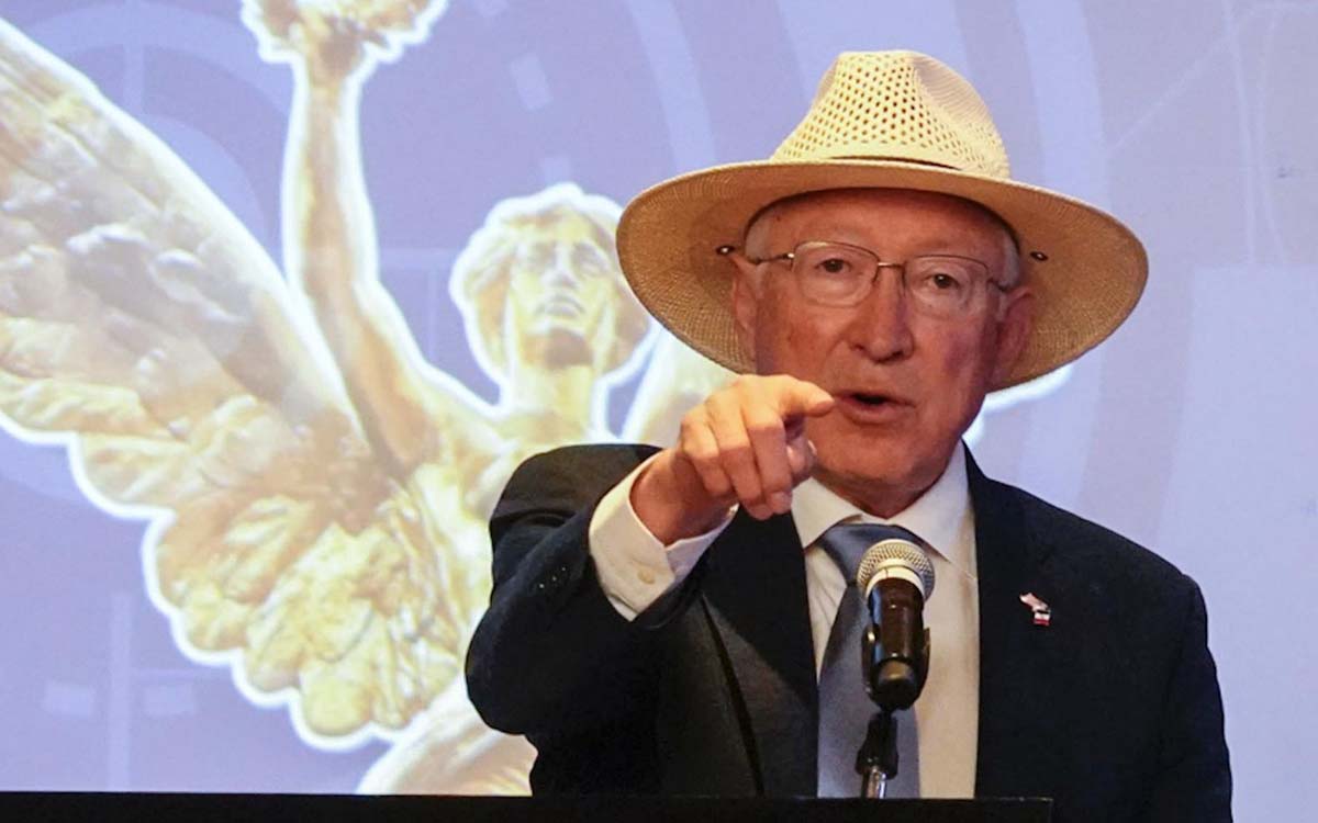 Ken Salazar acepta que 70 % de armas que utiliza el crimen organizado en México llegan de EU