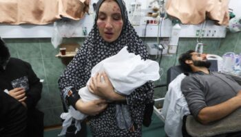 Más de 20 mil muertos en Gaza por la ofensiva de Israel; 8 mil son menores