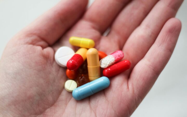 Cofece denuncia a empresas farmacéuticas por elevar costos y limitar disponibilidad de medicamentos Cofece denuncia a empresas farmacéuticas por elevar costos y limitar disponibilidad de medicamentos
